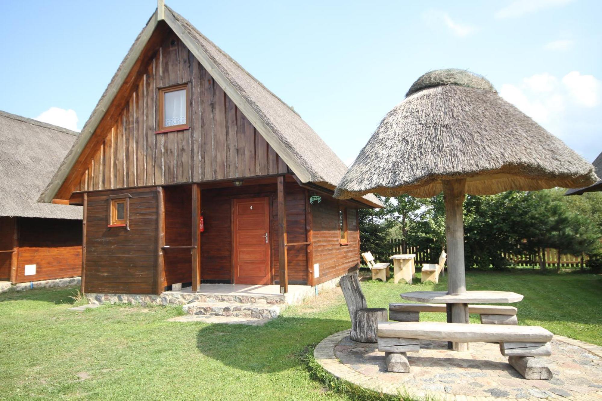 Dworek Leba I Domki Ranczo Itrich Exterior photo