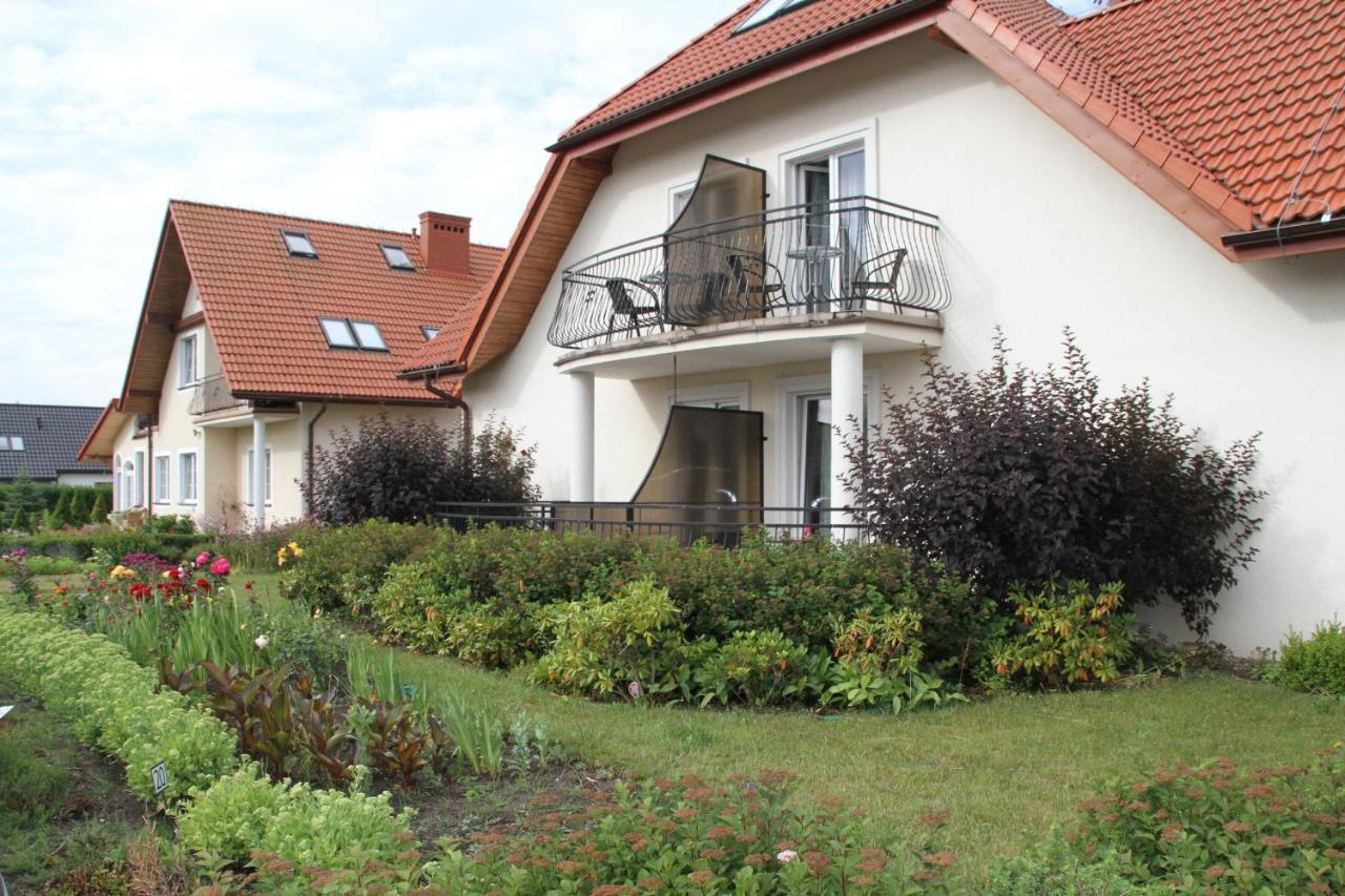 Dworek Leba I Domki Ranczo Itrich Exterior photo