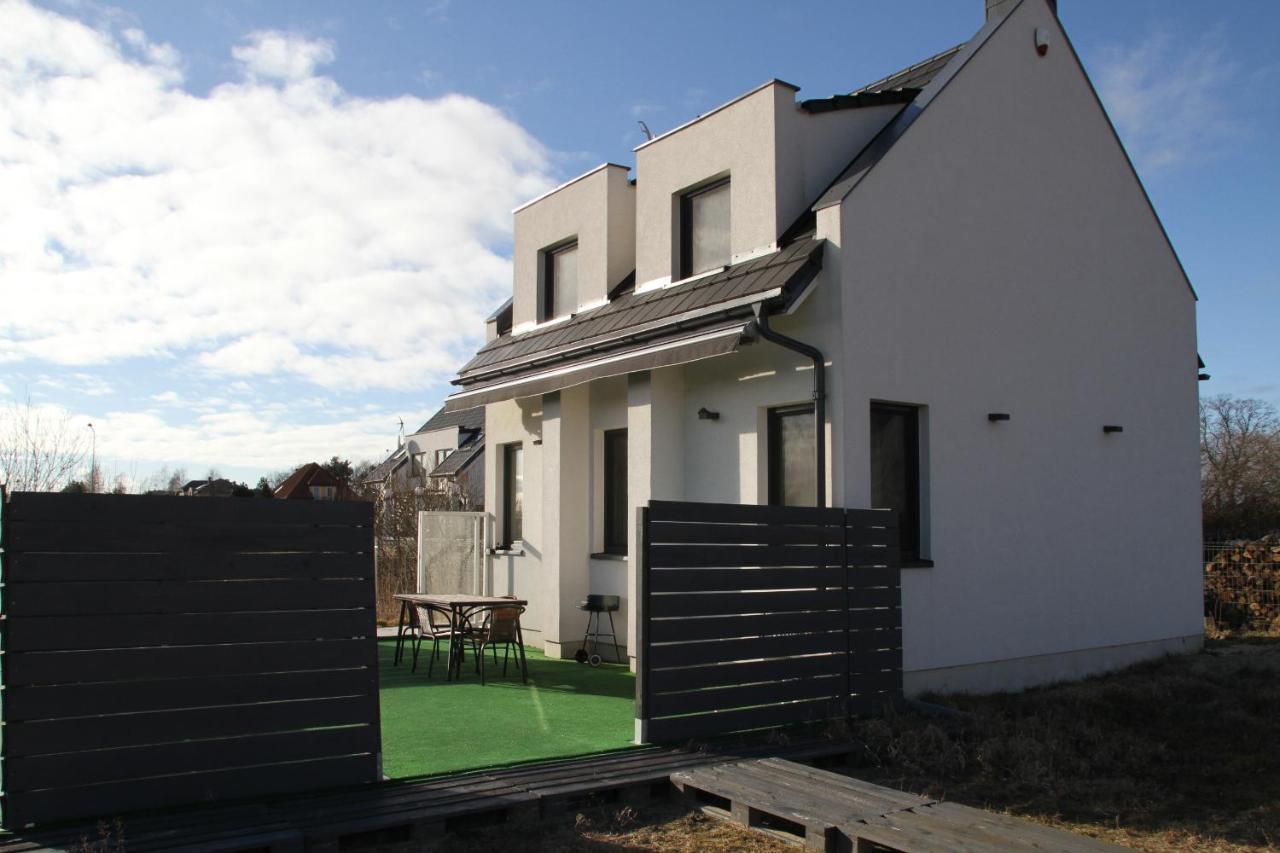 Dworek Leba I Domki Ranczo Itrich Exterior photo