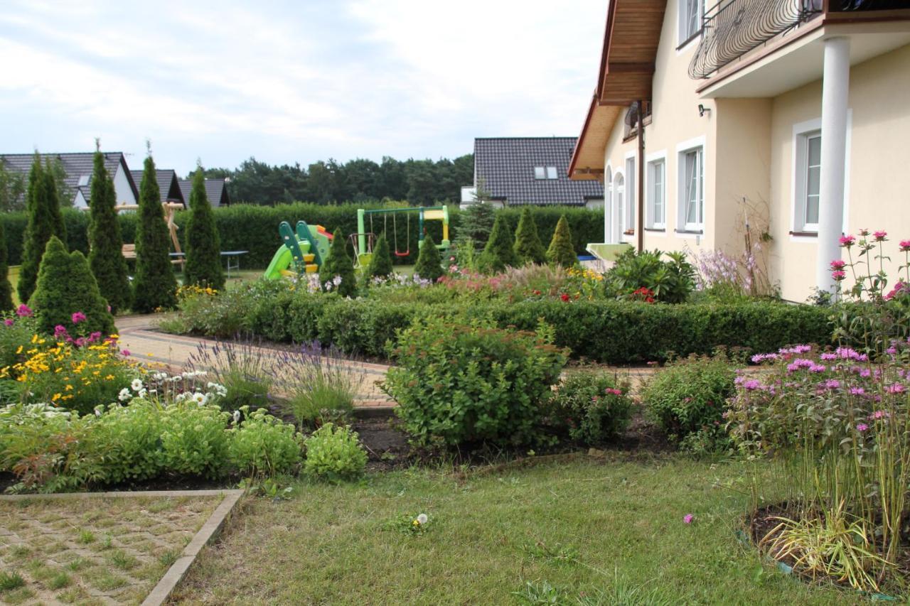 Dworek Leba I Domki Ranczo Itrich Exterior photo