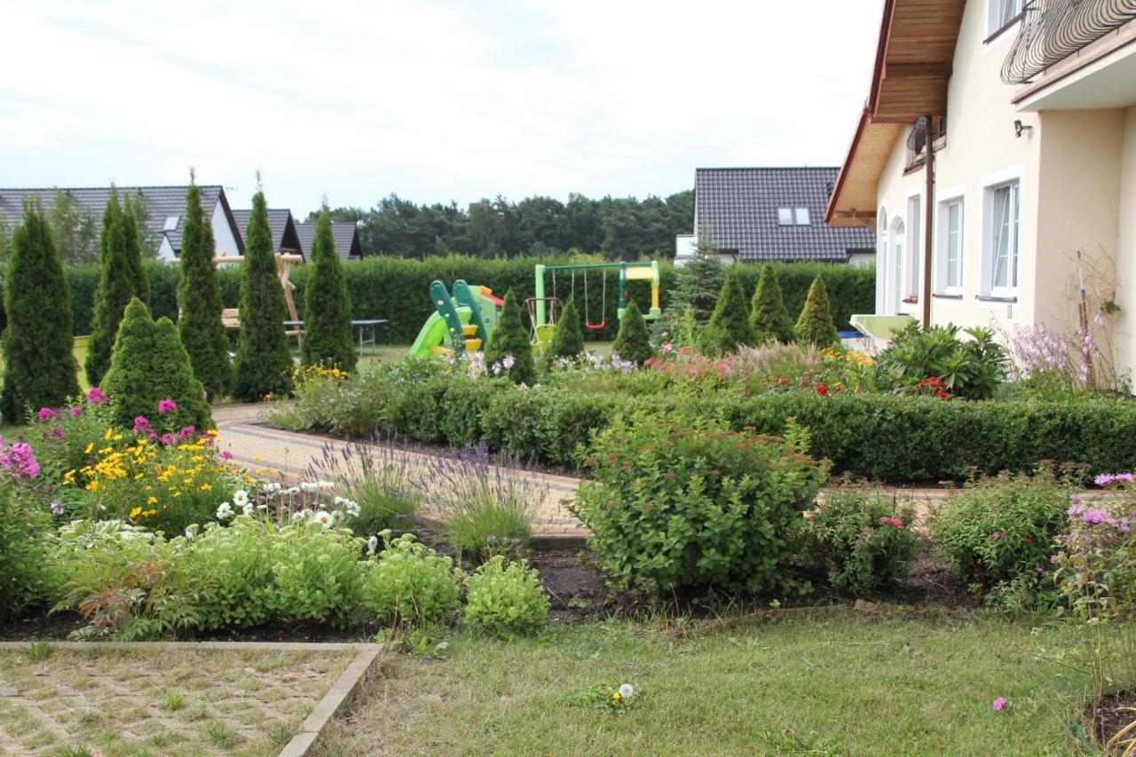 Dworek Leba I Domki Ranczo Itrich Exterior photo